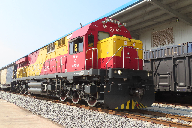 从老挝方向驶来的货运列车 （来源：第一财经记者钱小岩摄）