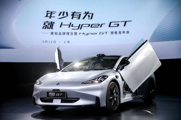 昊铂Hyper GT叫板Model 3，余承东回应与北汽合作关系|第一财经汽车日评