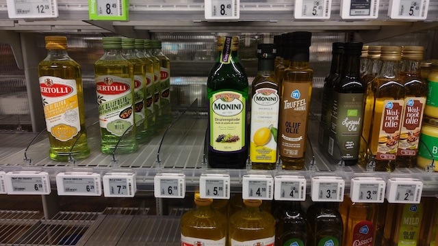 荷兰超市ah的橄榄油货架/受访者供图