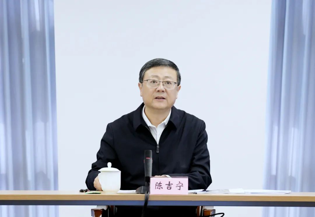 围绕南北转型发展，陈吉宁在宝山区吴淞创新城开展专题调研，并主持召开现场办公会