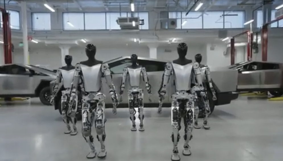 “擎天柱”新功能亮相，马斯克：人形机器人市场将超电动车