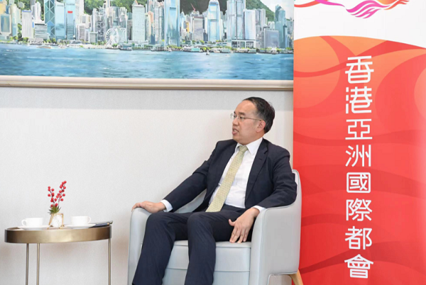 专访香港财库局局长许正宇：深化香港与内地金融市场互联互通