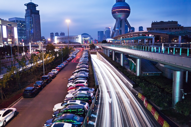 停车难是城市生活的一个常见问题   视觉中国图