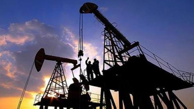 OPEC 两巨头延长自愿减产承诺，原油能否在质疑声中企稳？