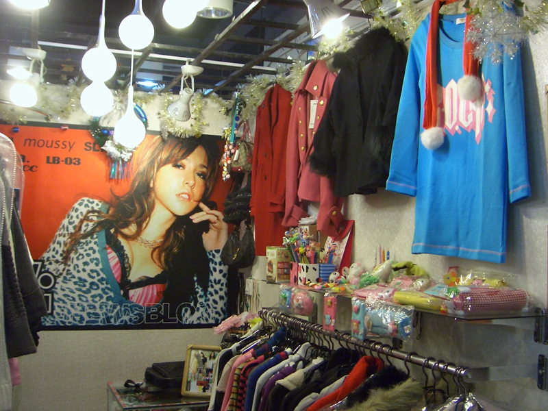 2007到2009年，胡安焉在南宁经营女装店，这是他从事时间最久的一份工作   受访者供图