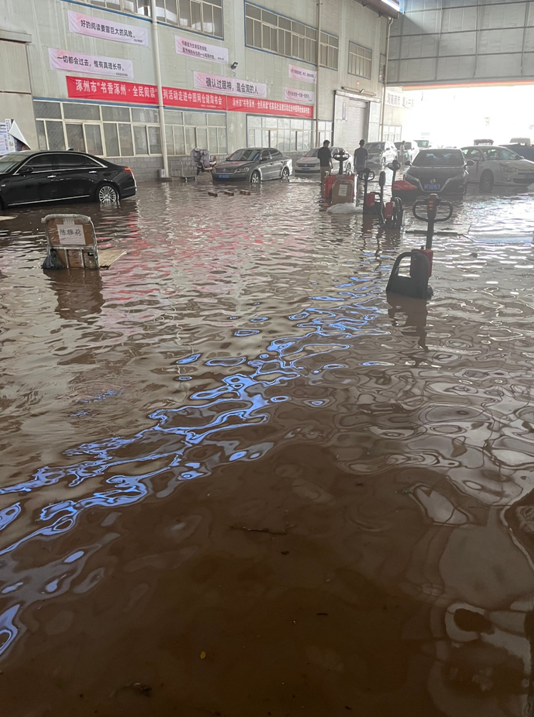 洪水急袭涿州图书库房，多家出版企业损失严重
