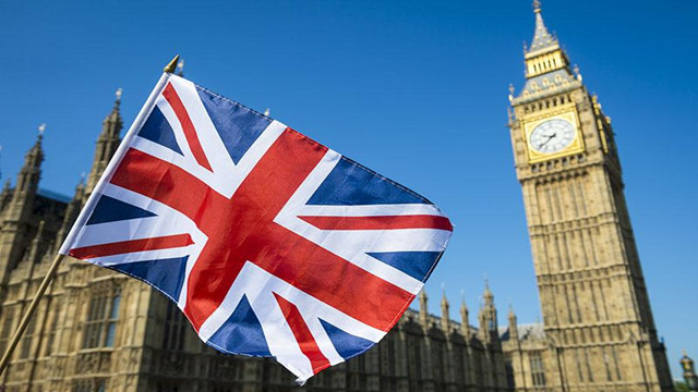 英国政府计划今秋开始大幅提高移民签证费