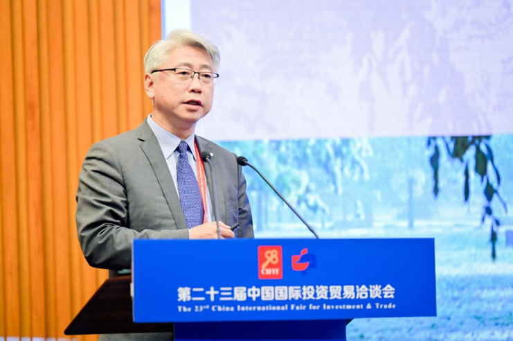 威立雅集团中国区高级副总裁黄晓军进行专题演讲