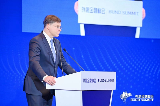 欧委会执行副主席：欧盟无意与中国脱钩，明年欧盟经济将温和增长