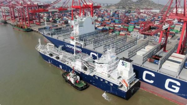 集装箱吞吐量有望连续14年全球第一的上海港，还在推进这条绿色航运走廊建设