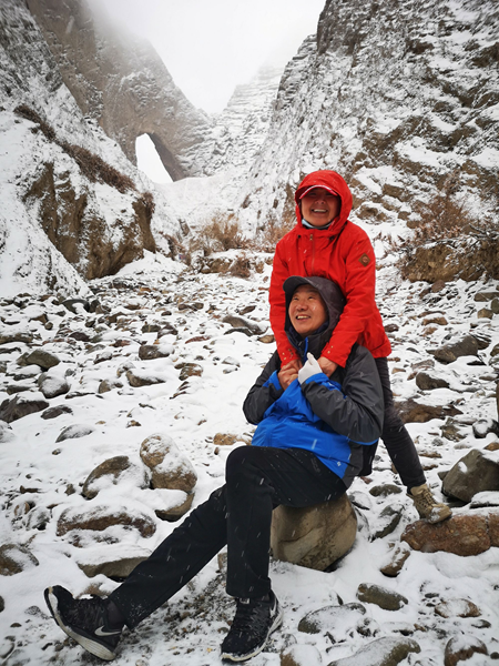 父亲离世后，徐舒和哥哥一起去了新疆旅行