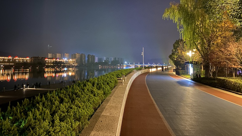 丽水南明湖畔夜景（佟鑫/拍摄）