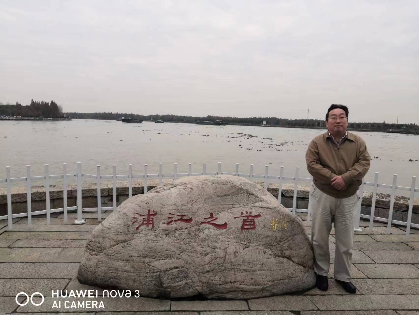 作者在上海黄浦江水源地保护区考察长三角区域可持续发展成果