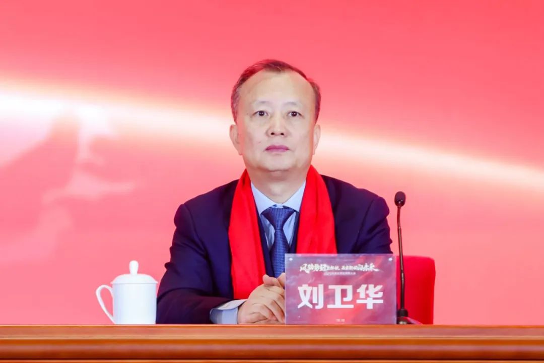 汾酒集团党委委员、副总经理、工会主席刘卫华宣读表彰决定