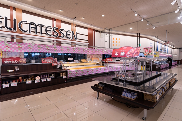 1月2日在日本石川县羽咋郡一家大型超市拍摄的食品货架。超市部分物资发生短缺。新华社