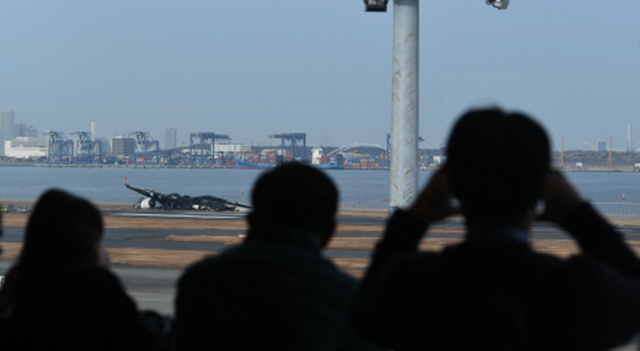 日本羽田机场撞机事故调查开启，“跑道入侵”缘何防不胜防？