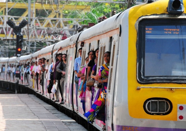 印度国产的新版“半高铁”列车2022年正式投入运营。新华社资料