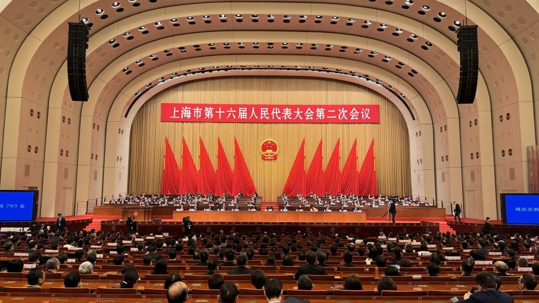 上海市十六届人大二次会议圆满完成各项议程，胜利闭幕