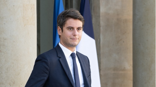 人物|法国政坛“继承者”之战打响，34岁总理vs28岁极右翼党魁，谁能赢？