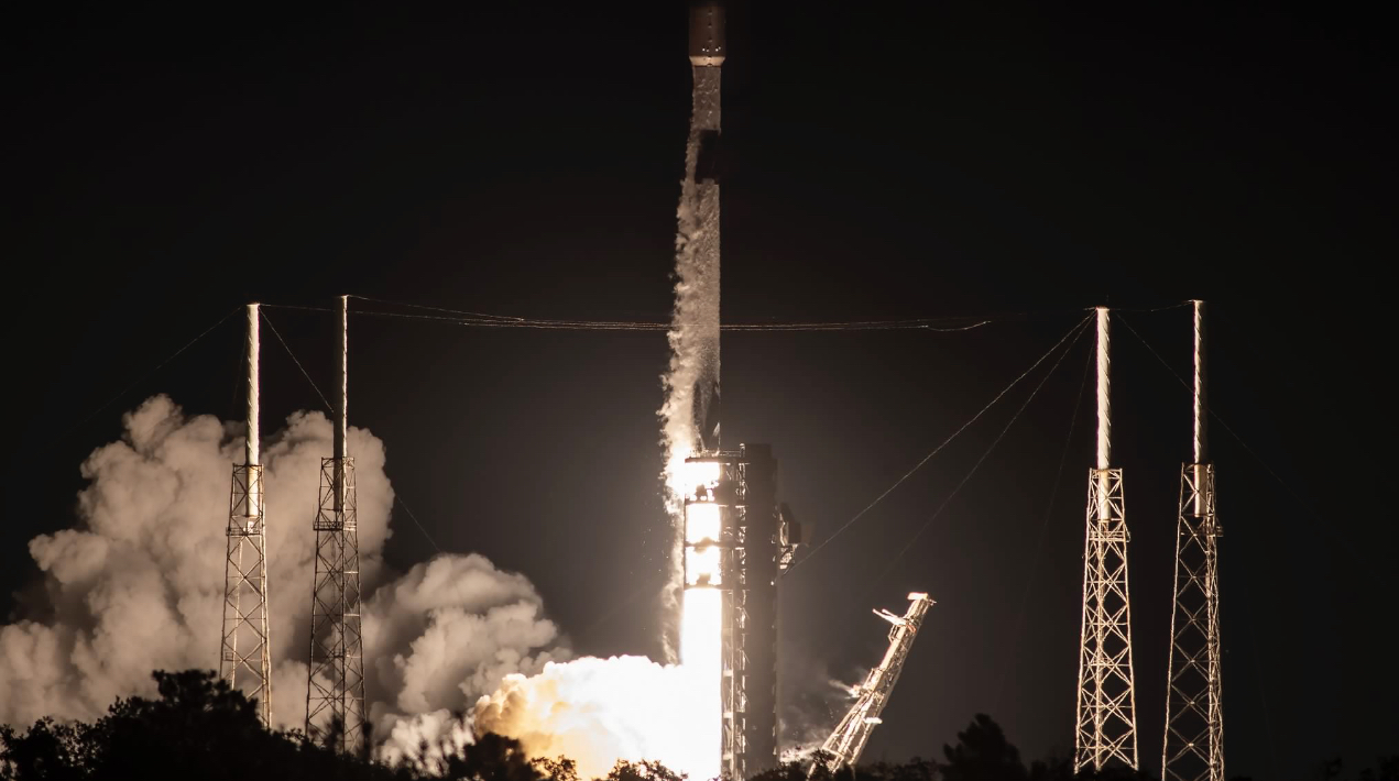 SpaceX猎鹰9号实现第300次着陆回收，再发22颗星链卫星