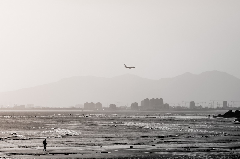 旅途中穿行于不同空间，车辙是写给大地的情书丨新春书摘